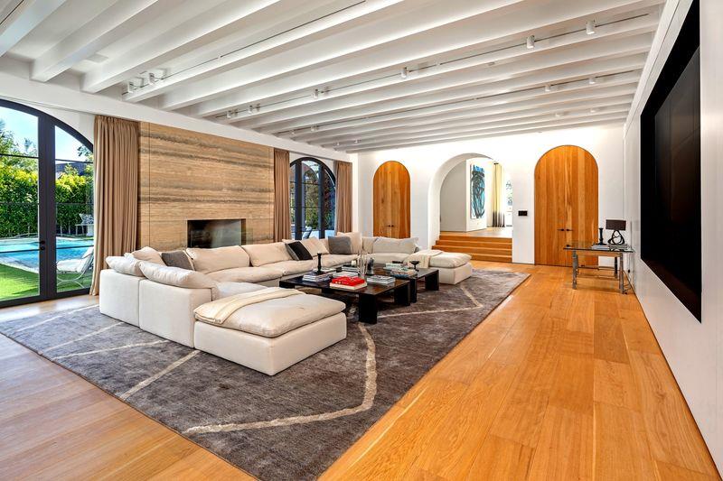 Lori Loughlin and Mossimo Giannulli sell the big house in Bel-Air
