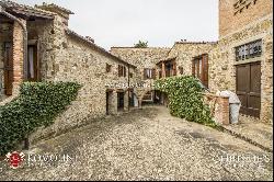 Tuscany - FARMHOUSE WITH VINEYARD AND OLIVE GROVE FOR SALE GREVE IN CHIANTI