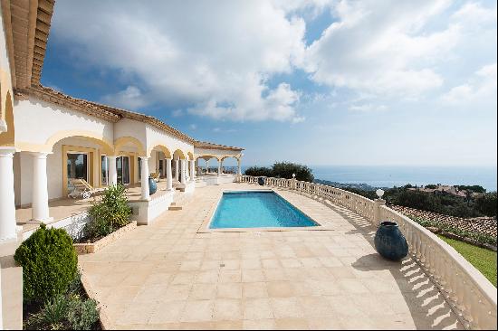 Exceptional villa with magnificent 180º panoramic views