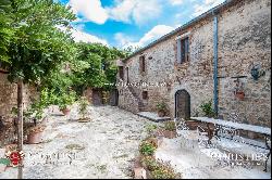 Tuscany - RAPOLANO TERME: FARMHOUSE WITH GARDEN AND OLIVE GROVE FOR SALE