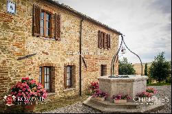 Tuscany - ESTATE WITH AGRITURISMO FOR SALE IN MONTALCINO