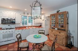 CHARMING COTTAGE IN WAINSCOTT SOUTH