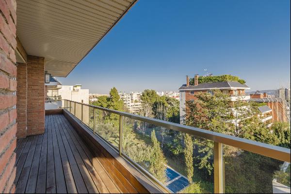Exclusive high floor apartment with panoramic views in Pedralbes