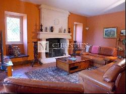 For sale Manor house in Dordogne with lake