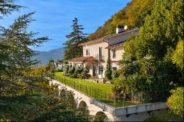 Classic villa for sale in super prime location in Ruvigliana