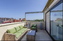 Elegant triplex penthouse with magnificent views of Barcelona