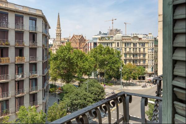 Large apartment for 7 people with tourist license in Eixample Derecho