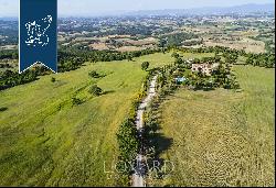 Tuscan farmhouse for sale near Siena