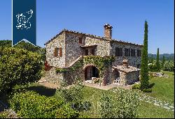 Tuscan farmhouse for sale near Siena