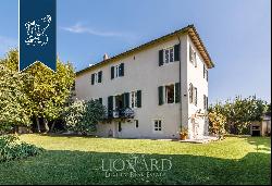 Luxury villa with swimming pool for sale in Lucca