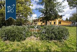 Charming Tuscan agritourism resort with a view of the Val d'Orcia and Mount Amiata