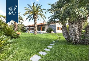 Stunning villas with spacious park and swimming pool for sale in Forte dei Marmi