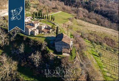Luxury hamlet for sale near Florence