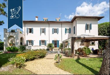 Luxury villa for sale by the sea in Massa