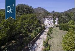 Luxury villa with park for sale in Lucca