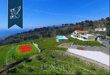 Villa with swimming pool for sale in Imperia