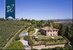 Farmhouse in a Tuscan style for sale in San Gimignano
