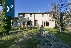 Stunning farmhouse with swimming pool for sale in Siena