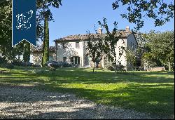 Stunning farmhouse with swimming pool for sale in Siena