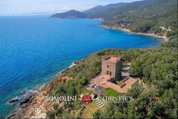 Argentario - SEAFRONT VILLA WITH DIRECT ACCESS TO THE SEA FOR SALE
