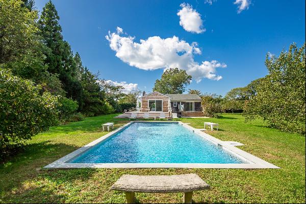 Bucolic Ranch on Shelter Island with Gunite Pool & Close to Beach