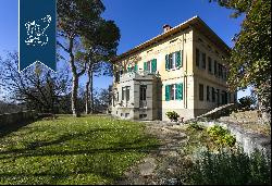 Prestigious villa with pool for sale near Arezzo