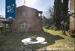 Stunning farmhouse with outbuilding for sale in Sinalunga