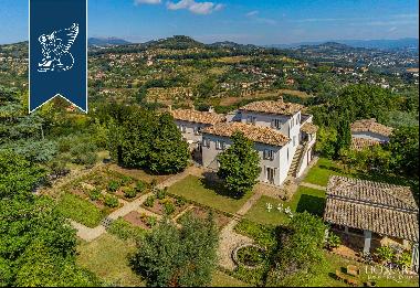 Stunning villa with English-style garden for sale in Perugia