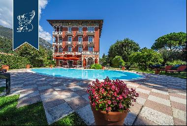 Prestigious hotel for sale directly overlooking the lake in the province of Brescia