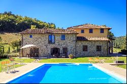 Marvelous estate with views over the Casentino valley