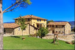 Marvelous estate with views over the Casentino valley