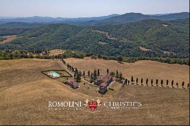 Tuscany - STUNNING 171.6-HA FARMSTEAD FOR SALE IN TUSCANY