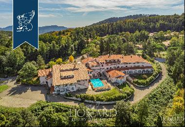Luxury hotel surrounded by nature for sale in Arcidosso