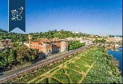 Luxury penthouse with terrace for sale in Palazzo Serristori