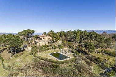 Ref. 6814 Beautiful farmhouse with dependance and swimming pool in Chianti