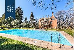 Finely renovated estate with park and pool in a charming, intimate setting