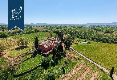 Prestigious farmstead with 50 hectares of cultivated grounds in Arezzo's stunning countrys