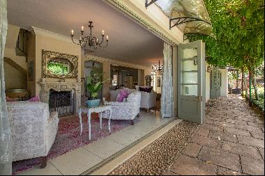 Timeless and Tranquil Design in Exclusive Estate of Stellenbosch