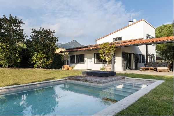 Magnificent house with garden in the center of Cabrera