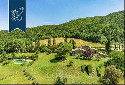 Wonderful farmstead with old farmhouses and 80 hectares of grounds in the Tuscan countrysi