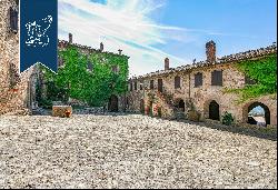 Medieval stronghold overlooking the border between the provinces of Siena and Grosseto
