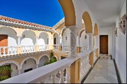 Villa for sale in Málaga, Estepona, New Golden Mile, Estepona 29680