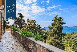 Historical luxury villa with panoramic views of the sea in Liguria