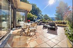 Carabietta: elegant apartment with terrace, private garden & view of Lake Lugano for sale