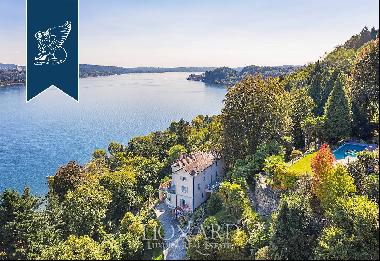 Exclusive panoramic villa for sale in the typical lakeside town of Meina