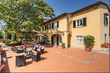 Private Villa for sale in Prato (Italy)