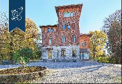 20th-century estate at a stone's throw from Lake Varese and the Lombard shores of Lake Mag