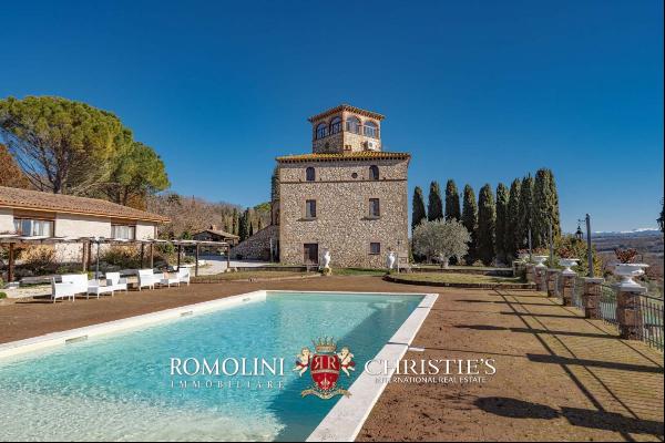 Umbria - RESTORED COUNTRY HOUSE FOR SALE JUST ONE HOUR FROM ROME