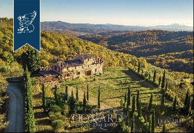 Wonferful luxury villa for sale a few kilometres from Siena