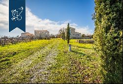 Charming estate in a rustic Tuscan style for sale in Rapolano Terme